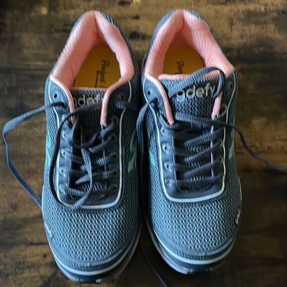 Women's GDEFY Mighty Walk Athletic sneakers Size 8 / pristine - Picture 2 of 6